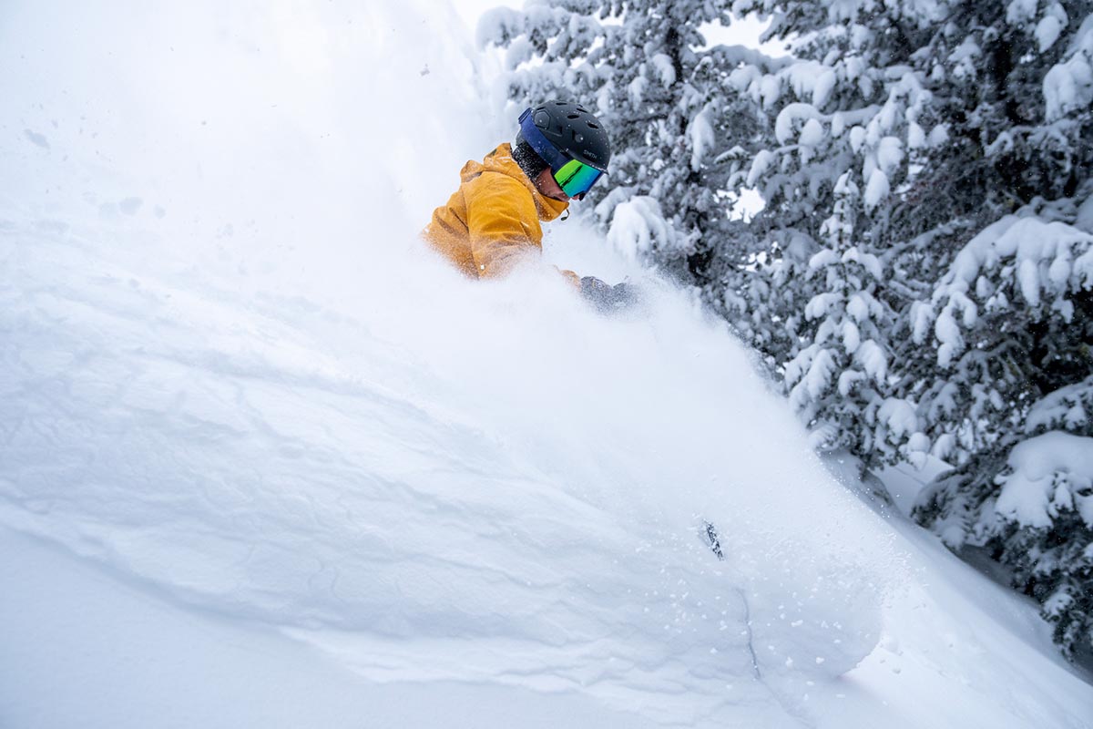 Ski goggles (powder turn with Glade Adapt 2)